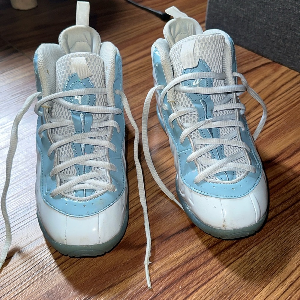 Nike foam 2.5y